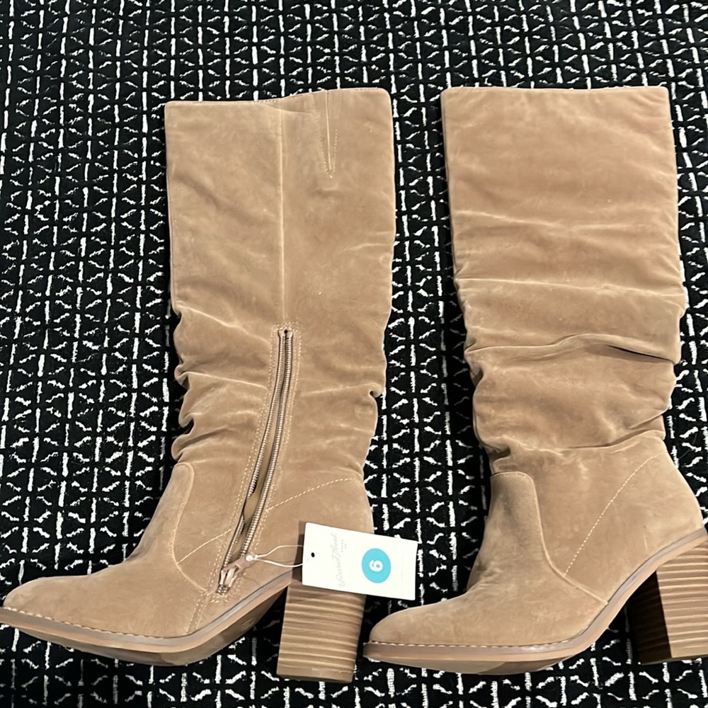 Boots - Picture 2 of 3